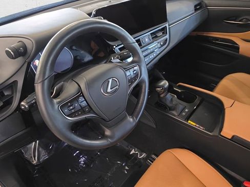 Certified 2025 Lexus ES 300h w/ Premium Package image 16