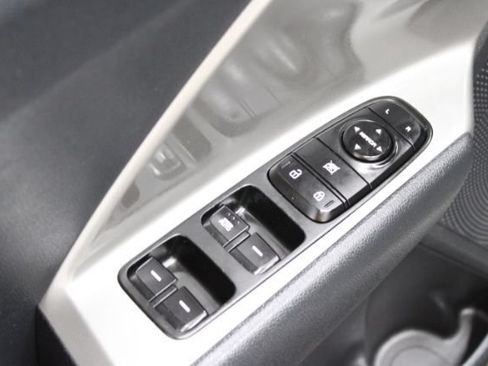 Used 2018 Kia Niro LX FWD image 8