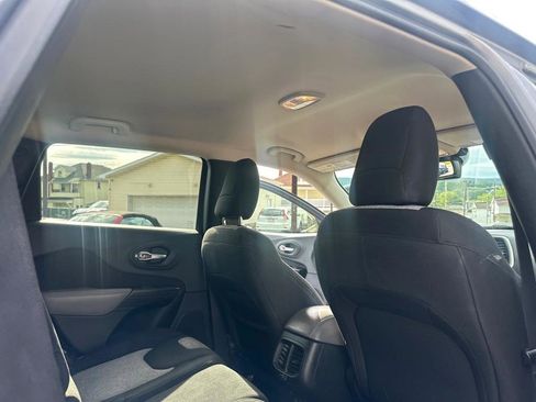 Used 2014 Jeep Cherokee Latitude w/ Comfort/Convenience Group AWD/4WD image 33