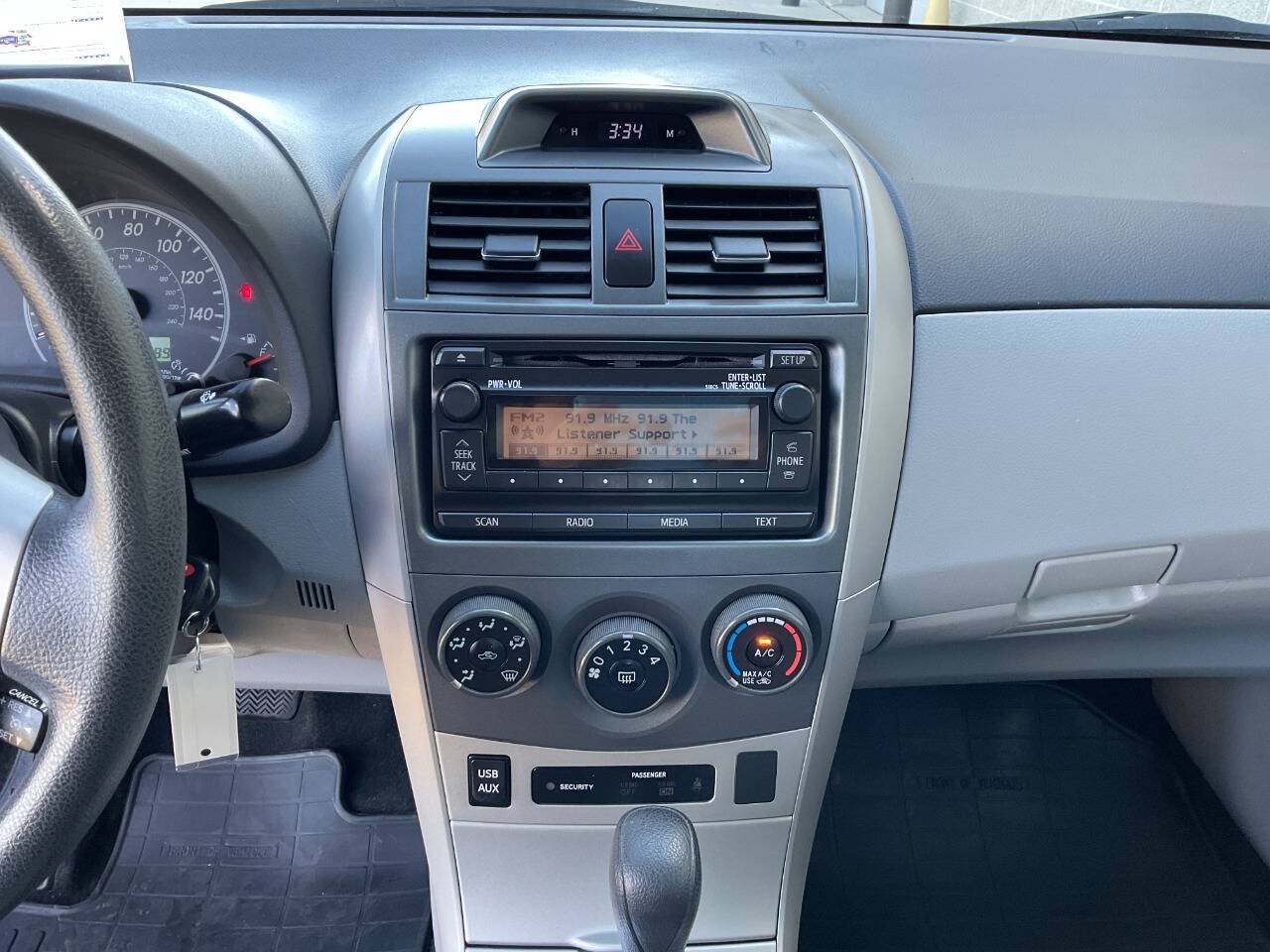 Used 2012 Toyota Corolla LE FWD image 19