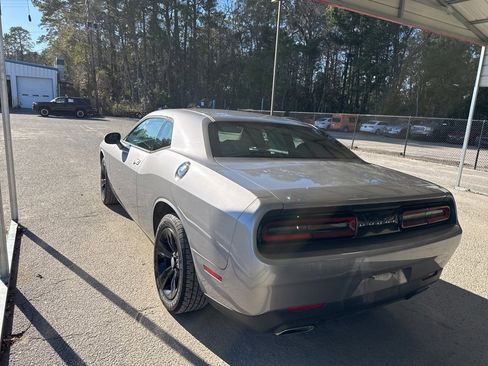 Used 2016 Dodge Challenger SXT image 5