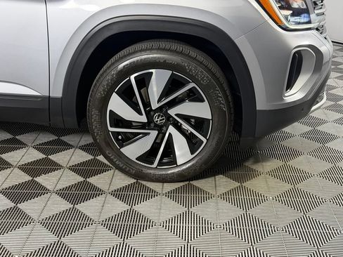 Used 2024 Volkswagen Atlas SE AWD/4WD image 13