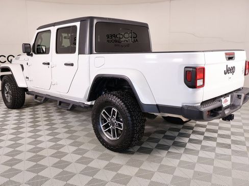 Used 2023 Jeep Gladiator Willys image 21