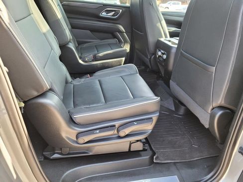 Used 2023 GMC Yukon XL SLT AWD/4WD image 12