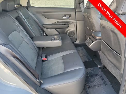 Used 2025 Nissan Ariya AWD image 22