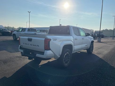Used 2024 Toyota Tacoma TRD Sport w/ TRD Sport Upgrade Package AWD/4WD image 5
