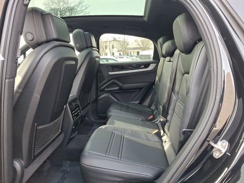 Used 2024 Porsche Cayenne Coupe image 10