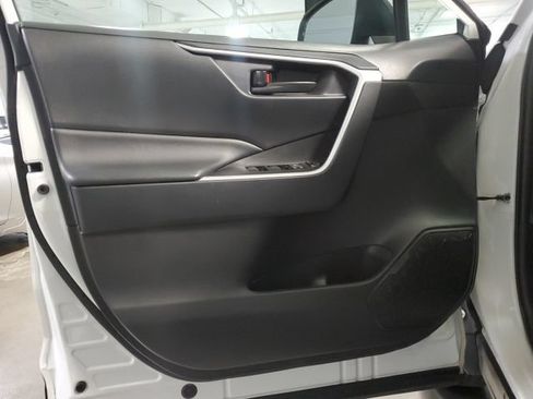 Used 2021 Toyota RAV4 LE FWD image 11