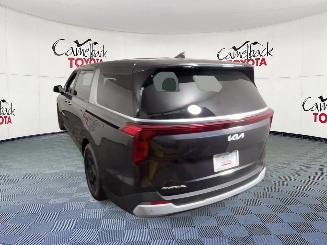 Used 2026 Kia Carnival FWD image 8