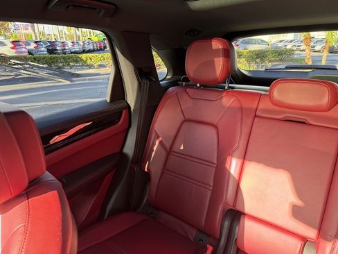 Used 2022 Porsche Cayenne image 11