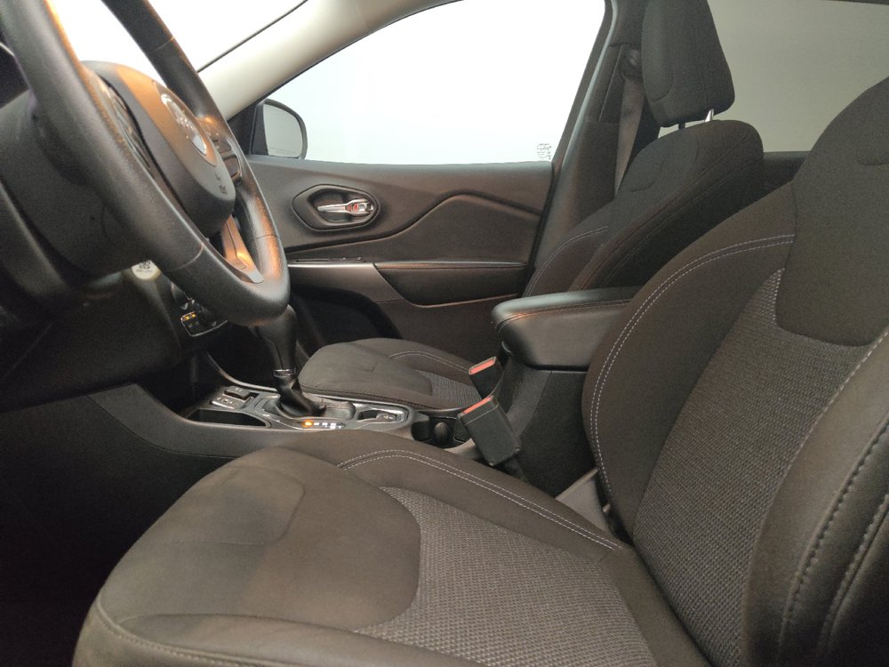 Used 2020 Jeep Cherokee Latitude FWD image 17