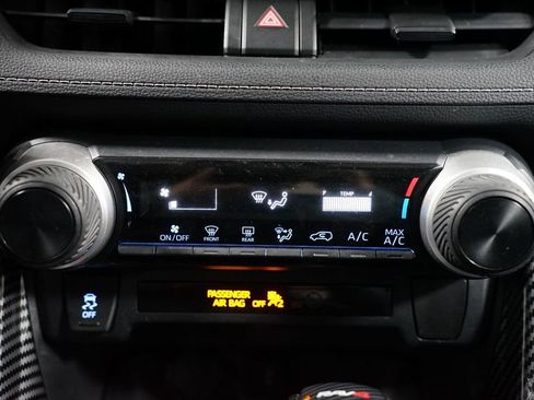 Used 2020 Toyota RAV4 LE image 19