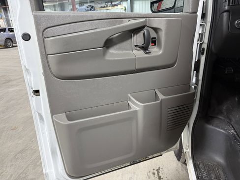 Used 2015 GMC Savana 2500 Extended image 17
