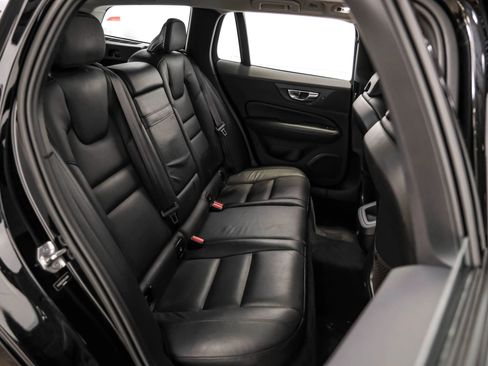 Used 2021 Volvo V60 T5 Momentum w/ Climate Package image 39