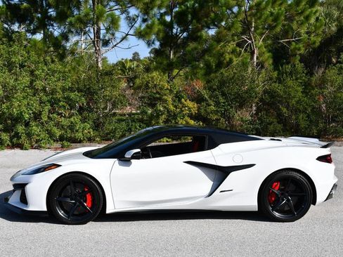 Used 2024 Chevrolet Corvette E-Ray Convertible w/ 3LZ AWD/4WD image 36