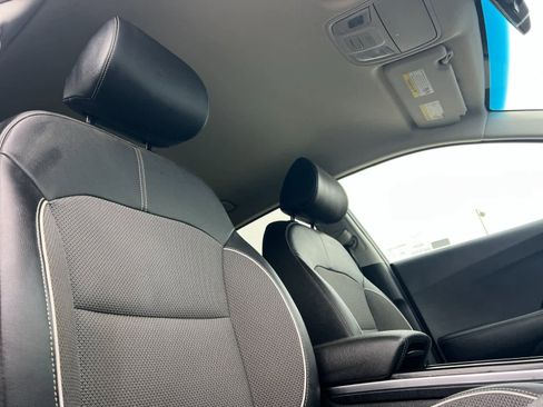 Used 2019 Kia Niro EX image 17