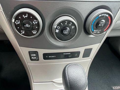 Used 2013 Toyota Corolla LE image 17