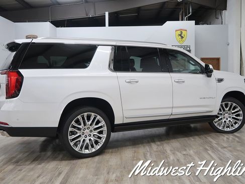 Used 2025 GMC Yukon XL Denali w/ Denali Reserve Package image 6