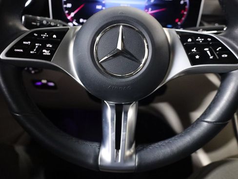 Used 2024 Mercedes-Benz GLC 300 4MATIC image 19
