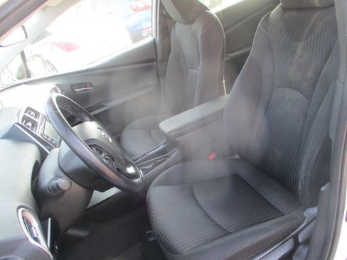 Used 2021 Toyota Prius Prime LE image 6