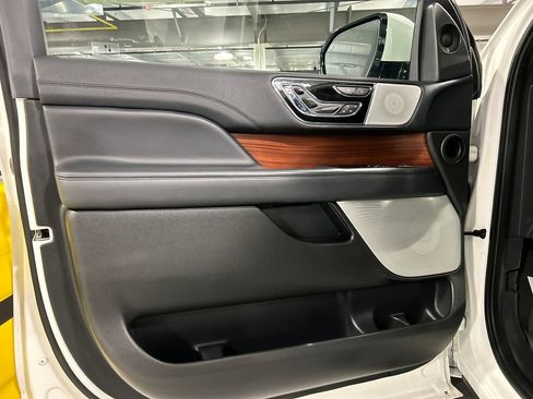 Used 2023 Lincoln Navigator L Reserve AWD/4WD image 9