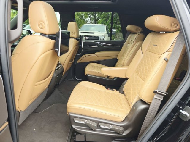 Certified 2022 Cadillac Escalade Premium Luxury w/ Performance Package AWD/4WD image 10