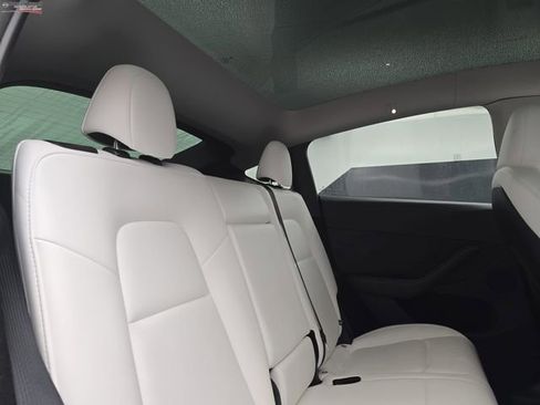 Used 2025 Tesla Model Y Long Range image 42