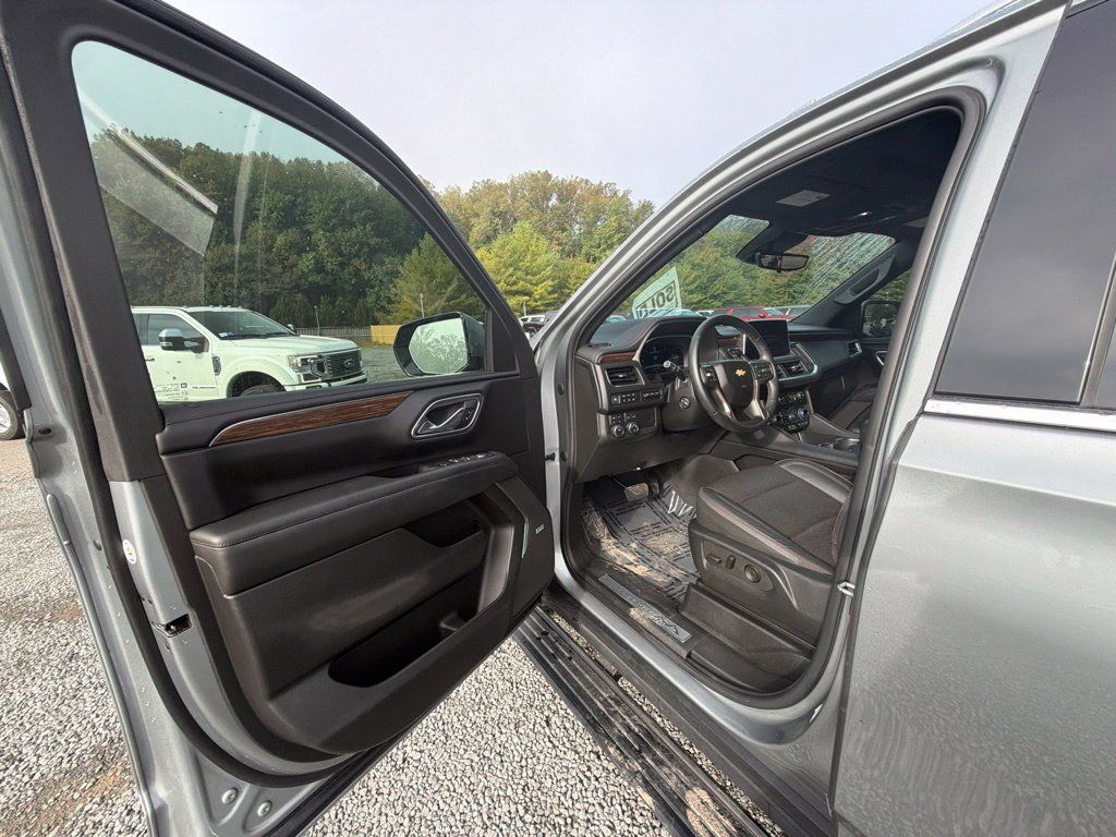 Used 2023 Chevrolet Tahoe High Country AWD/4WD image 11