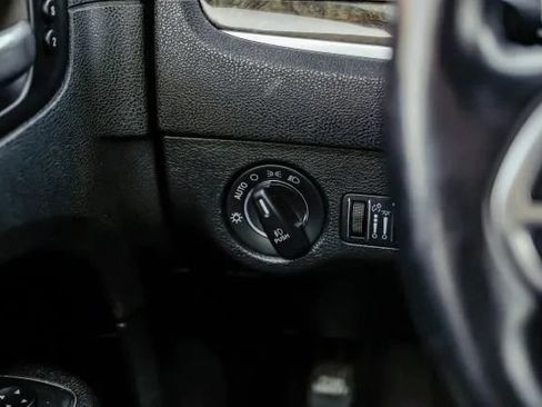 Used 2019 Chrysler 300 Limited RWD image 31