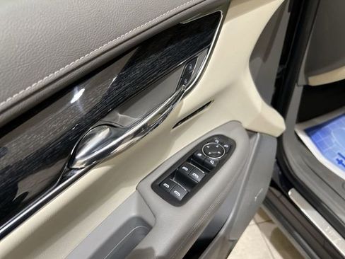 Used 2022 Cadillac XT6 Premium Luxury w/ Technology Package FWD image 22