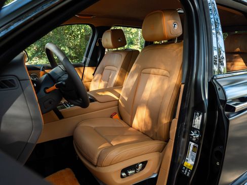 Used 2023 Rolls-Royce Cullinan Black Badge w/ Leather Finishing Pack image 22