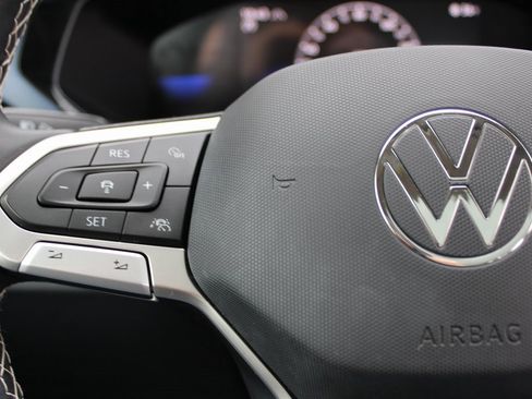 Certified 2023 Volkswagen Taos SE w/ Panoramic Sunroof Package image 13