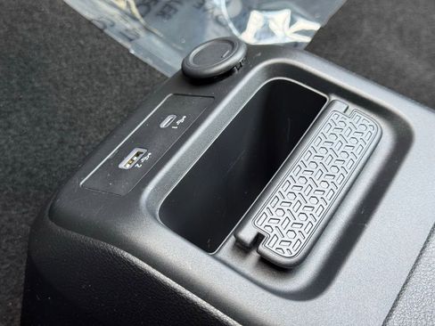 Used 2023 Nissan Ariya FWD image 35