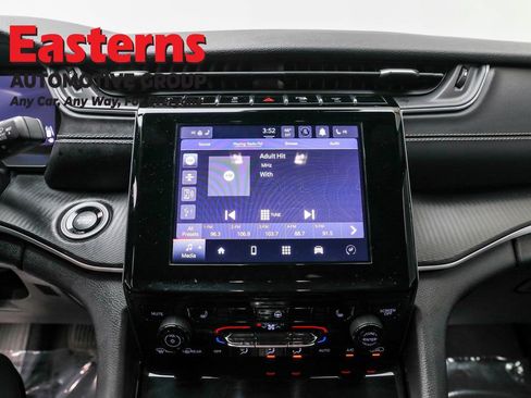 Used 2023 Jeep Grand Cherokee L Laredo image 12