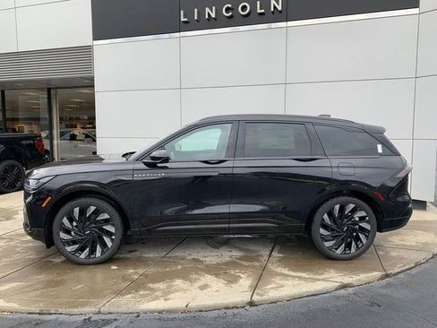 New 2026 Lincoln Nautilus Reserve w/ Jet Appearance Package image 9