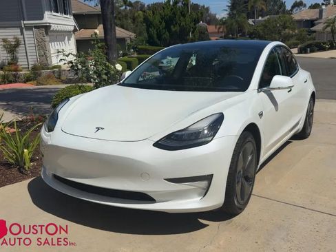 Used 2020 Tesla Model 3 Standard Range Plus RWD image 1