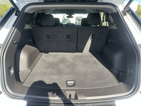 Used 2024 Chevrolet Blazer LT w/ Convenience Package FWD image 32
