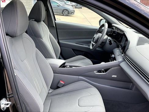 Used 2025 Hyundai Elantra SEL FWD image 29