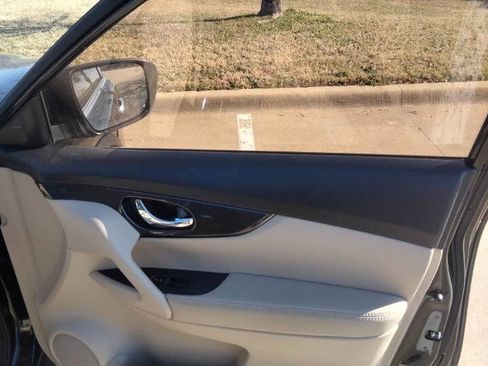 Used 2017 Nissan Rogue S w/ Appearance Package image 19