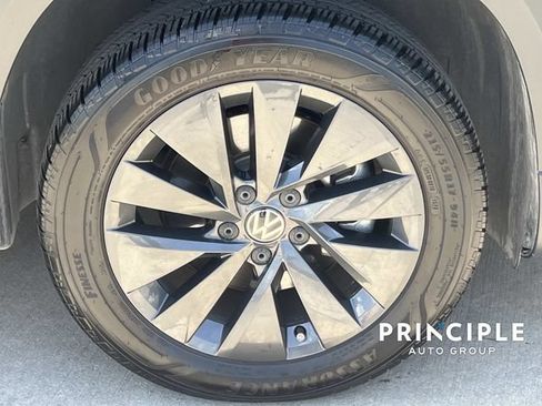 Used 2023 Volkswagen Taos S FWD image 4