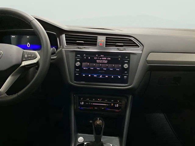 Used 2023 Volkswagen Tiguan SE w/ Panoramic Sunroof Package FWD image 15