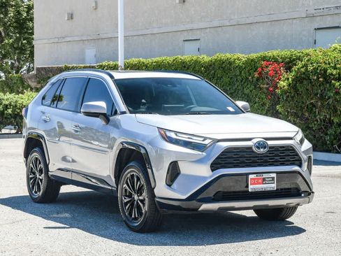 Used 2022 Toyota RAV4 SE AWD/4WD image 3