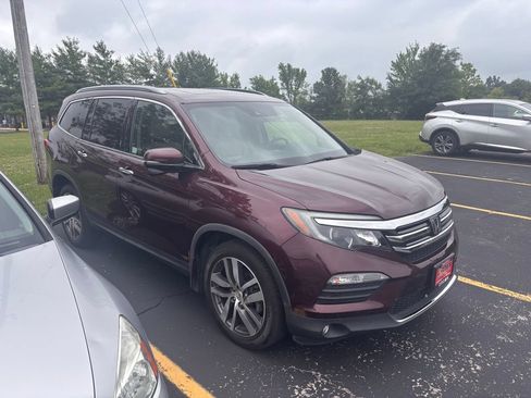 Used 2017 Honda Pilot Touring image 3