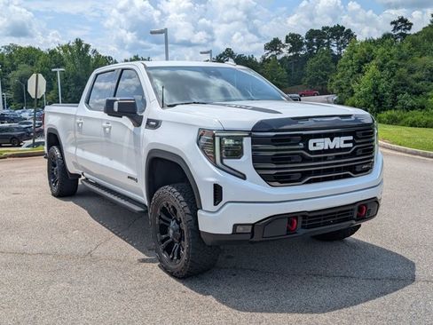 Used 2022 GMC Sierra 1500 AT4 w/ AT4 Premium Package AWD/4WD image 4