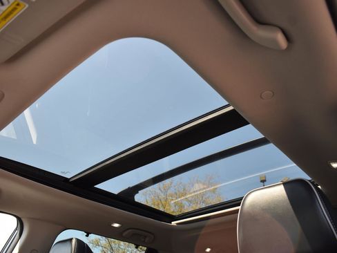 Used 2023 Honda Pilot Elite image 11