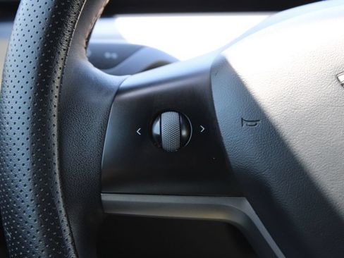 Used 2021 Tesla Model Y 2WD image 24