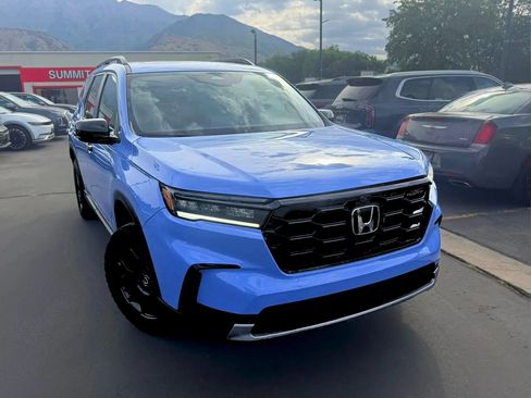 Used 2024 Honda Pilot TrailSport image 2