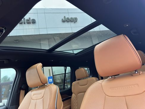 Used 2022 Jeep Grand Cherokee L Summit w/ Luxury Tech Group V image 30