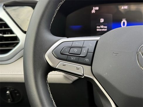 Used 2025 Volkswagen Taos SE image 11