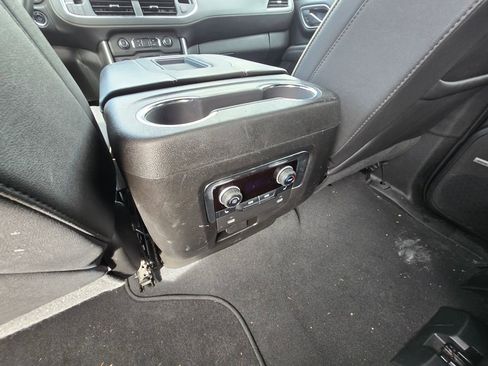 Used 2023 Chevrolet Suburban Premier image 19